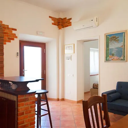 A Casa Di Nicola - Goelba Marmi